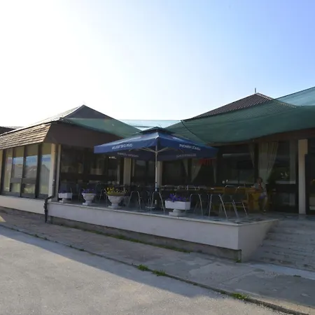 Licki Krovovi Motel Gračac