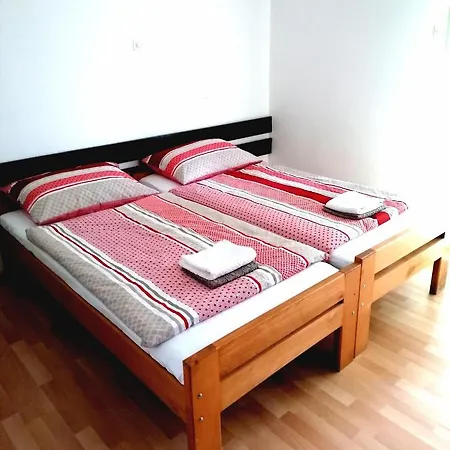 Motel Licki Krovovi Gračac